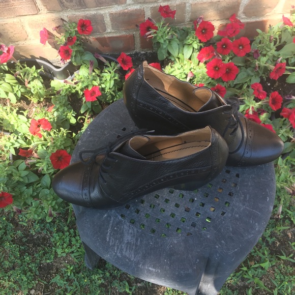 Size 10 Nine West Black Leather Wedges - Picture 3 of 10